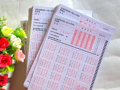 <i style='color:red'>答题卡一般是什么纸质？</i>
